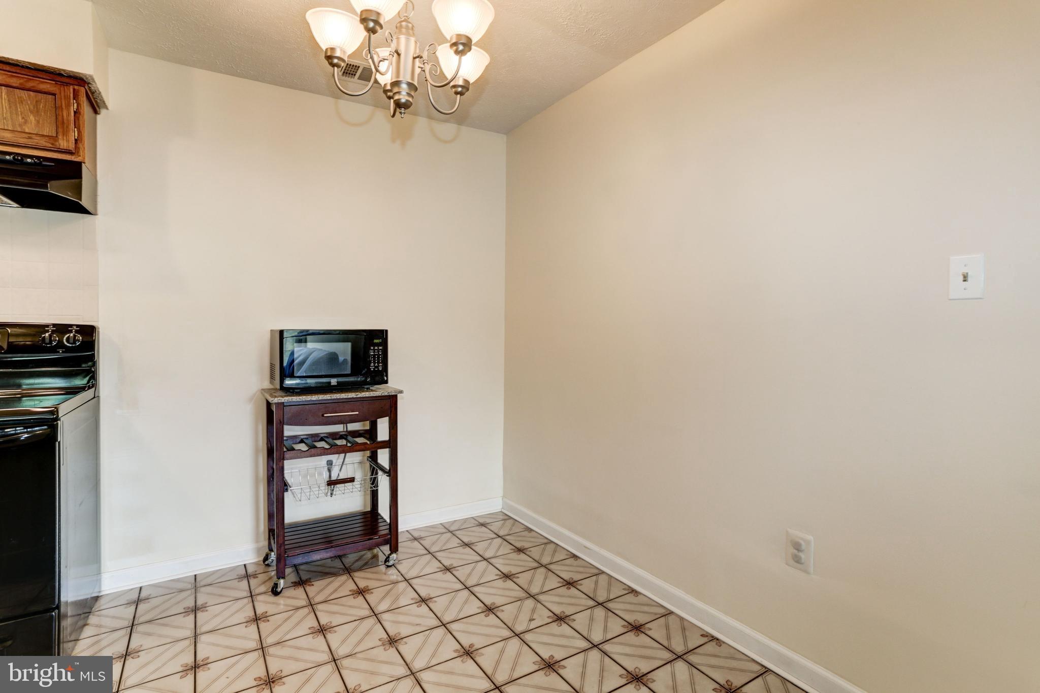 6470 Greenfield Road, Unit 1105 Elkridge, MD 21075 - Photo 12 of 35 Eat-In Kitchen