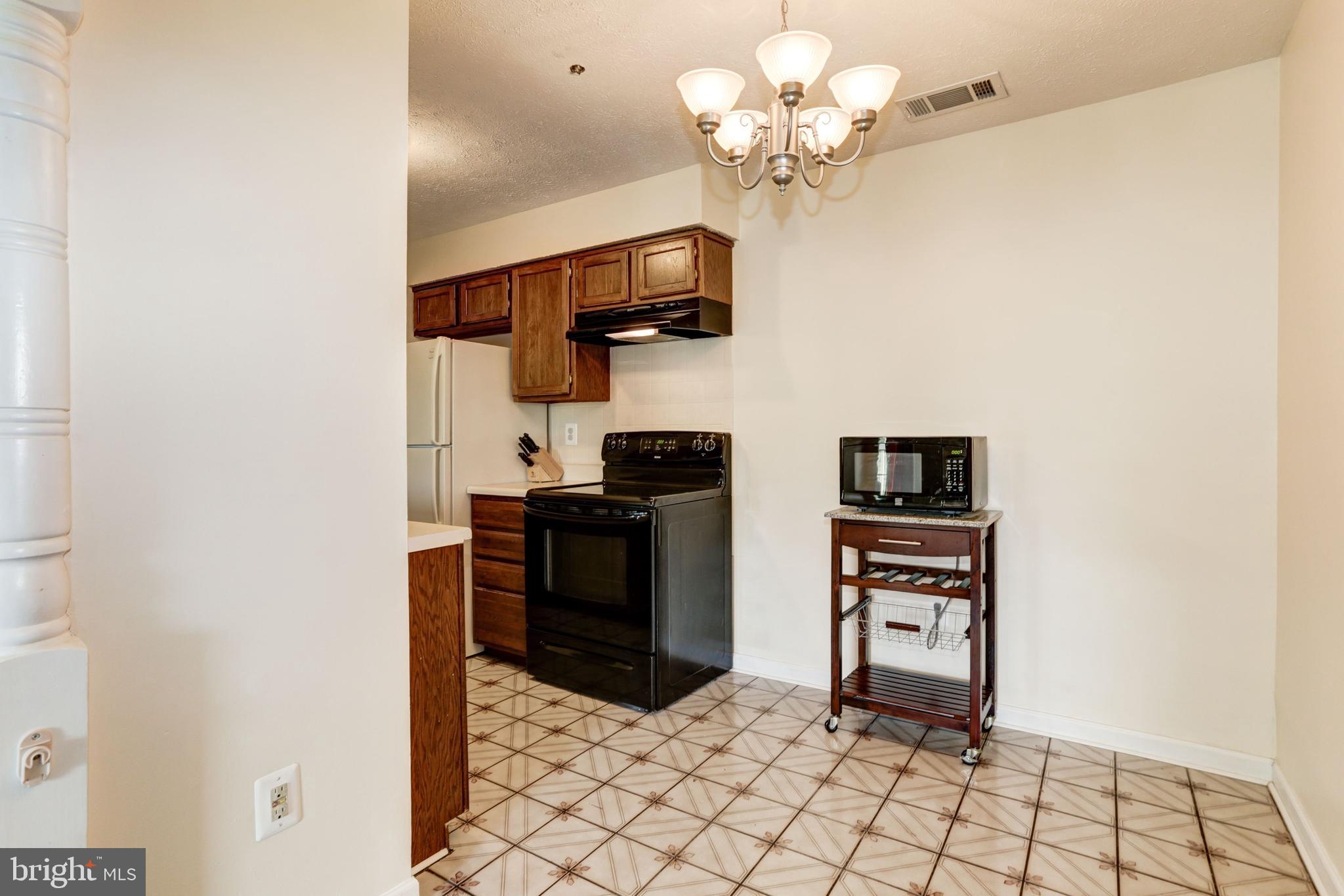 6470 Greenfield Road, Unit 1105 Elkridge, MD 21075 - Photo 13 of 35 Eat-In Kitchen
