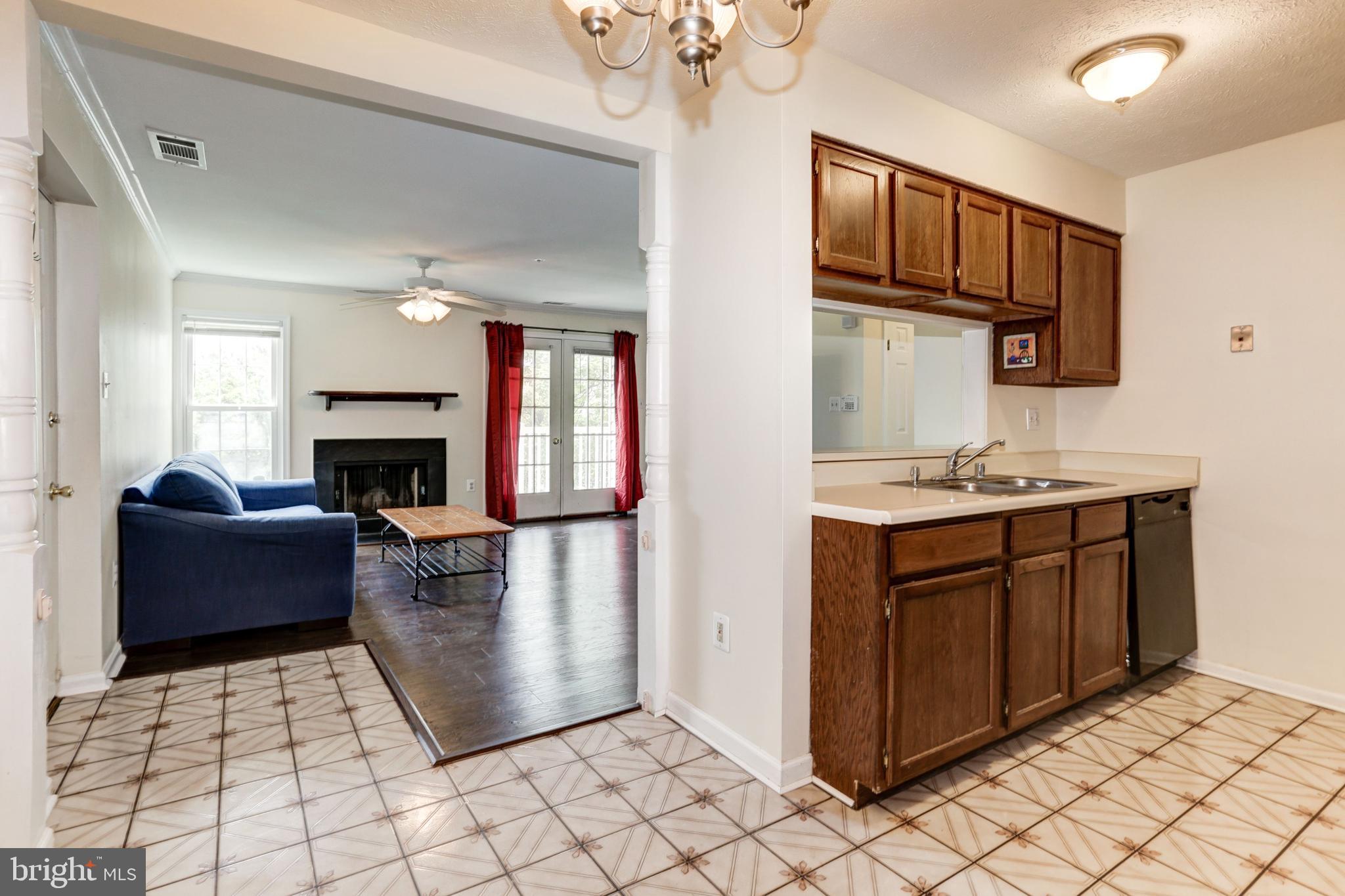 6470 Greenfield Road, Unit 1105 Elkridge, MD 21075 - Photo 15 of 35 Eat-In Kitchen