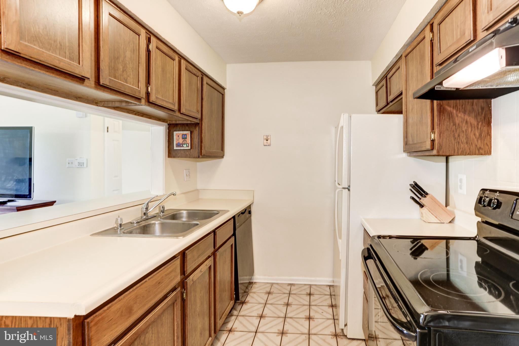 6470 Greenfield Road, Unit 1105 Elkridge, MD 21075 - Photo 16 of 35 Eat-In Kitchen