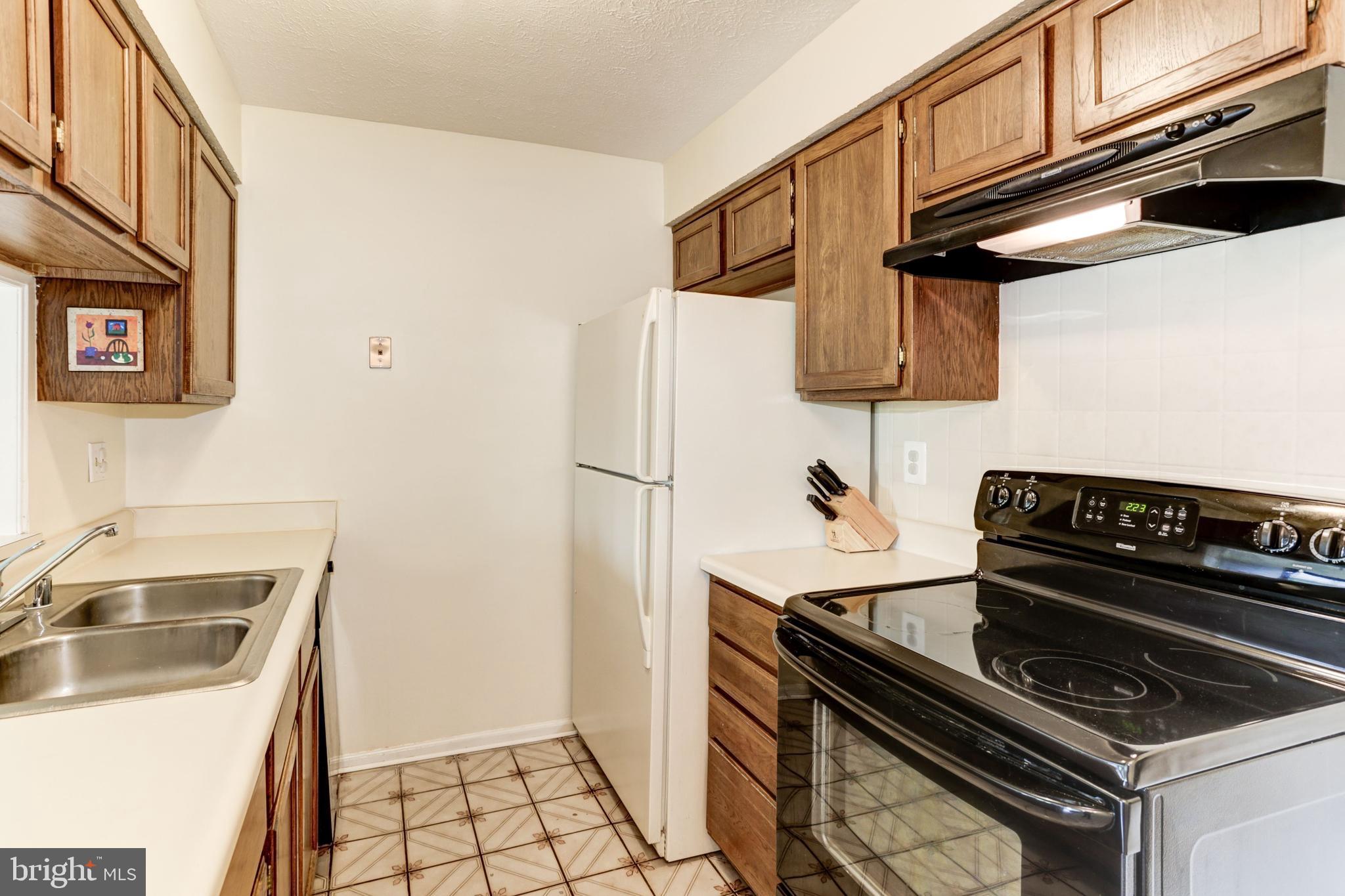 6470 Greenfield Road, Unit 1105 Elkridge, MD 21075 - Photo 17 of 35 Eat-In Kitchen