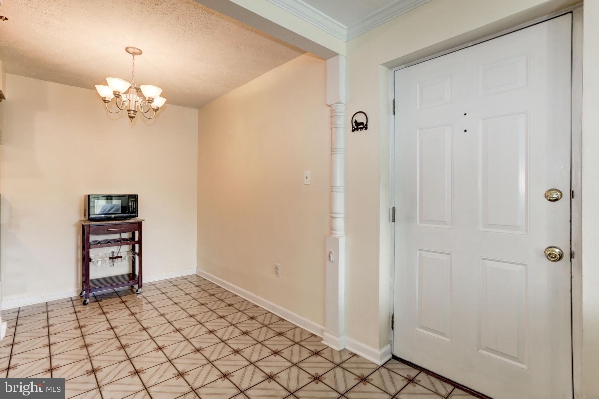 6470 Greenfield Road, Unit 1105 Elkridge, MD 21075 - Photo 4 of 35 Foyer