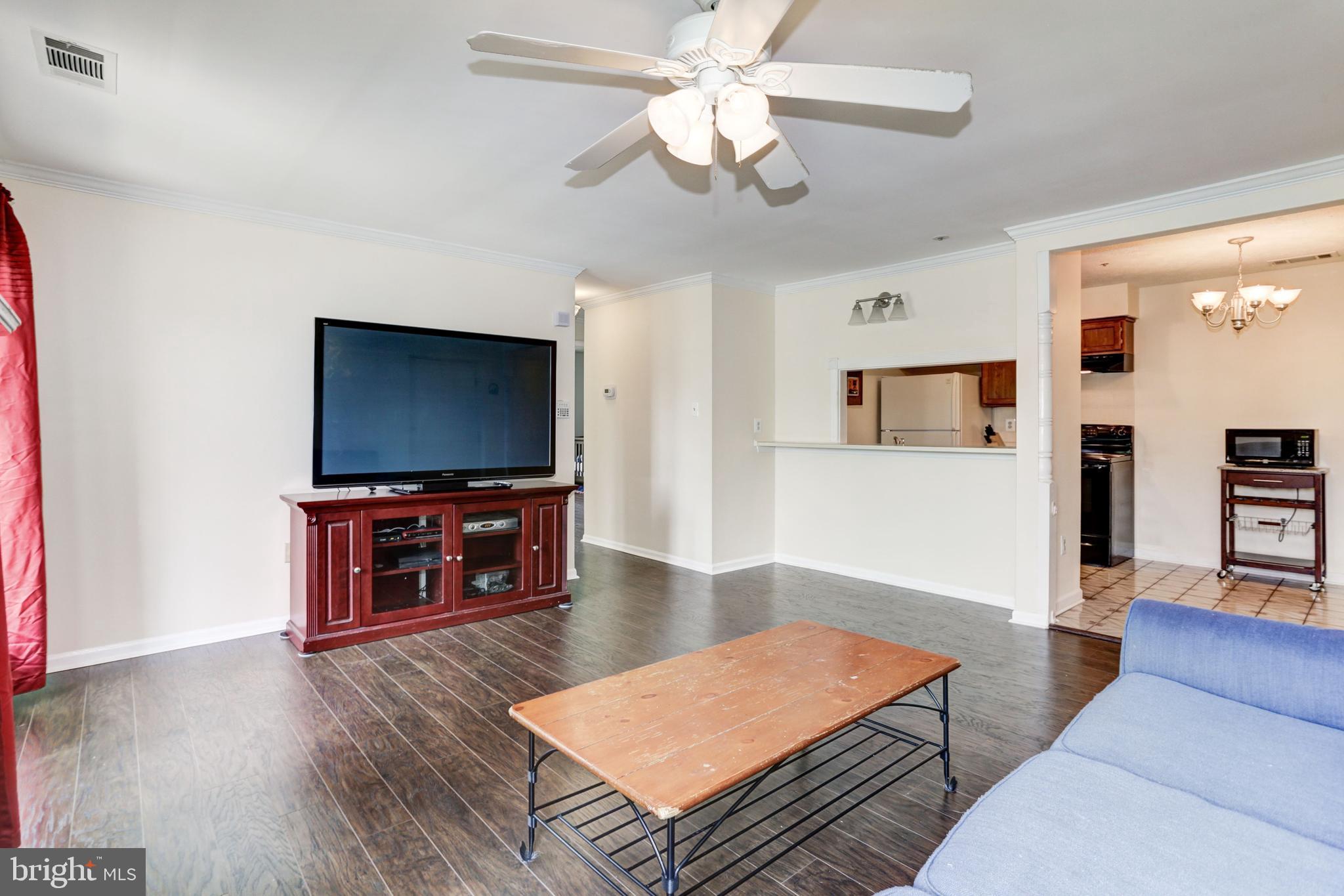 6470 Greenfield Road, Unit 1105 Elkridge, MD 21075 - Photo 10 of 35 Living Room