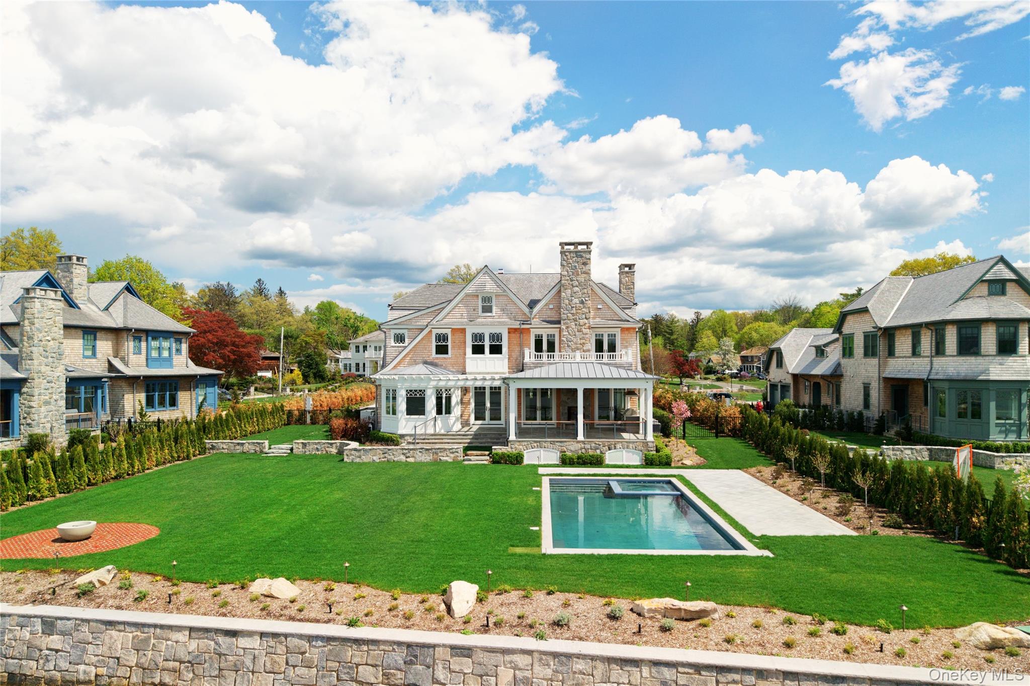 71 Lake Road Manhasset, NY 11030 - Photo 4 of 46