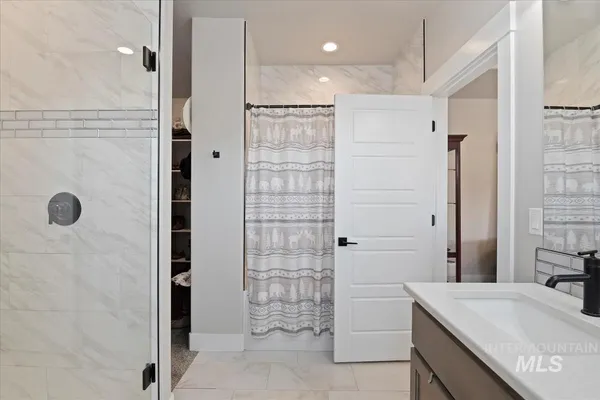 $795,000 | 21301 Cessna Court, Greenleaf, ID 83626