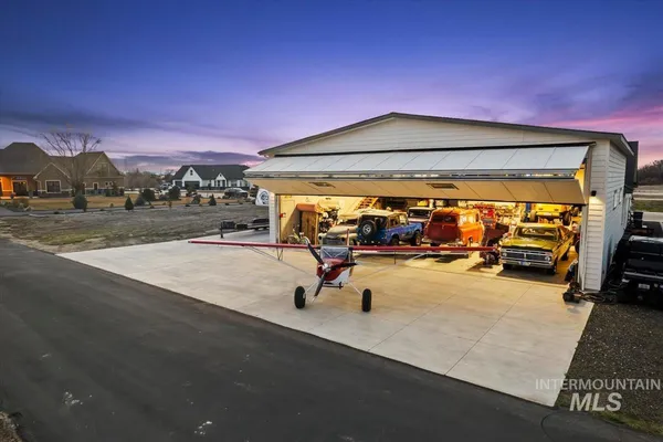 $795,000 | 21301 Cessna Court, Greenleaf, ID 83626