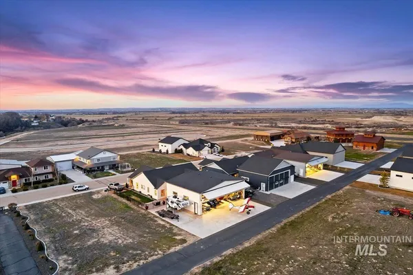 $795,000 | 21301 Cessna Court, Greenleaf, ID 83626
