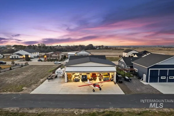 $795,000 | 21301 Cessna Court, Greenleaf, ID 83626