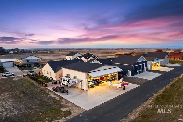 $795,000 | 21301 Cessna Court, Greenleaf, ID 83626