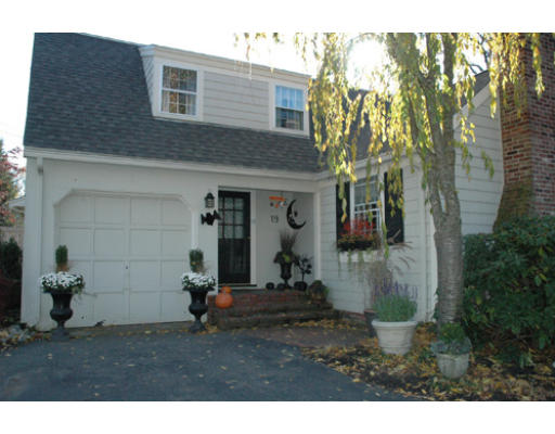 19 Oxford Road Wellesley, MA 02481 - Photo 1 of 9