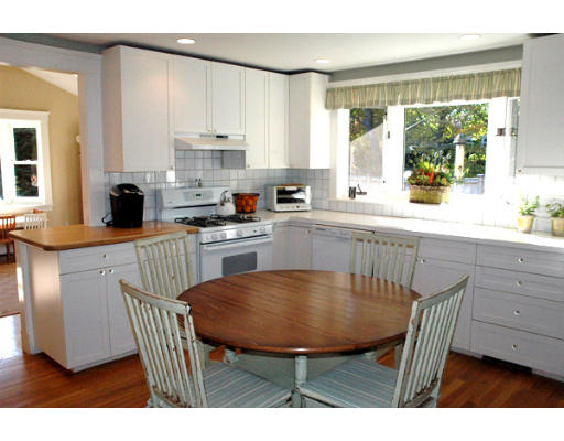 19 Oxford Road Wellesley, MA 02481 - Photo 3 of 9