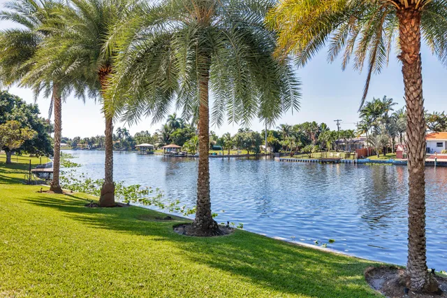 $2,590,000 | 7923 Pine Tree Lane, Lake Clarke Shores, FL 33406