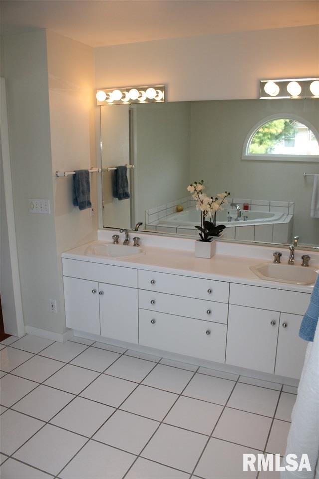 9312 North Pine Tree Road Peoria, IL 61615 - Photo 26 of 31 Gallery Image 26