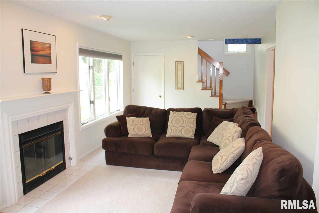 9312 North Pine Tree Road Peoria, IL 61615 - Photo 3 of 31 Gallery Image 3
