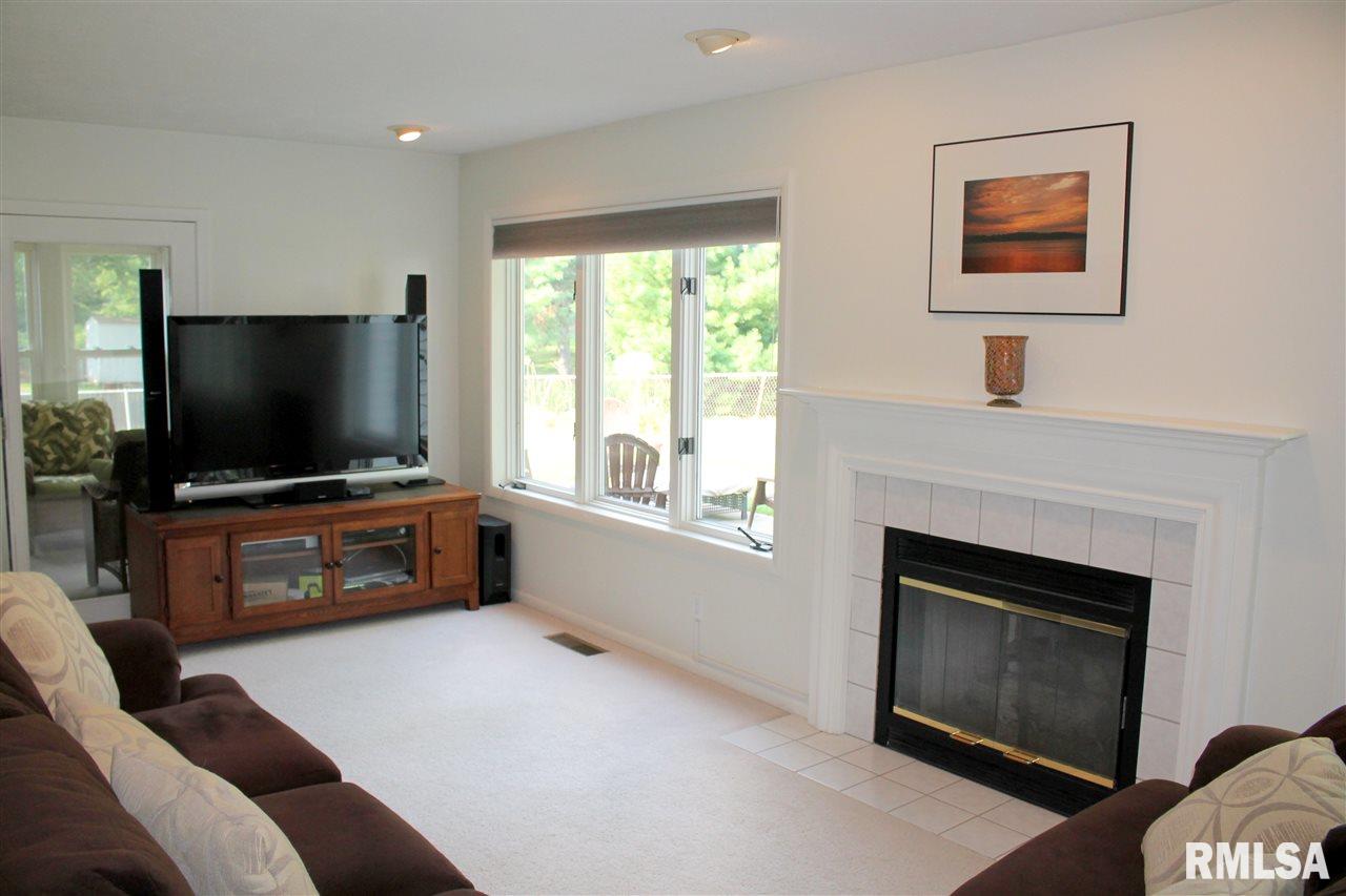 9312 North Pine Tree Road Peoria, IL 61615 - Photo 4 of 31 Gallery Image 4
