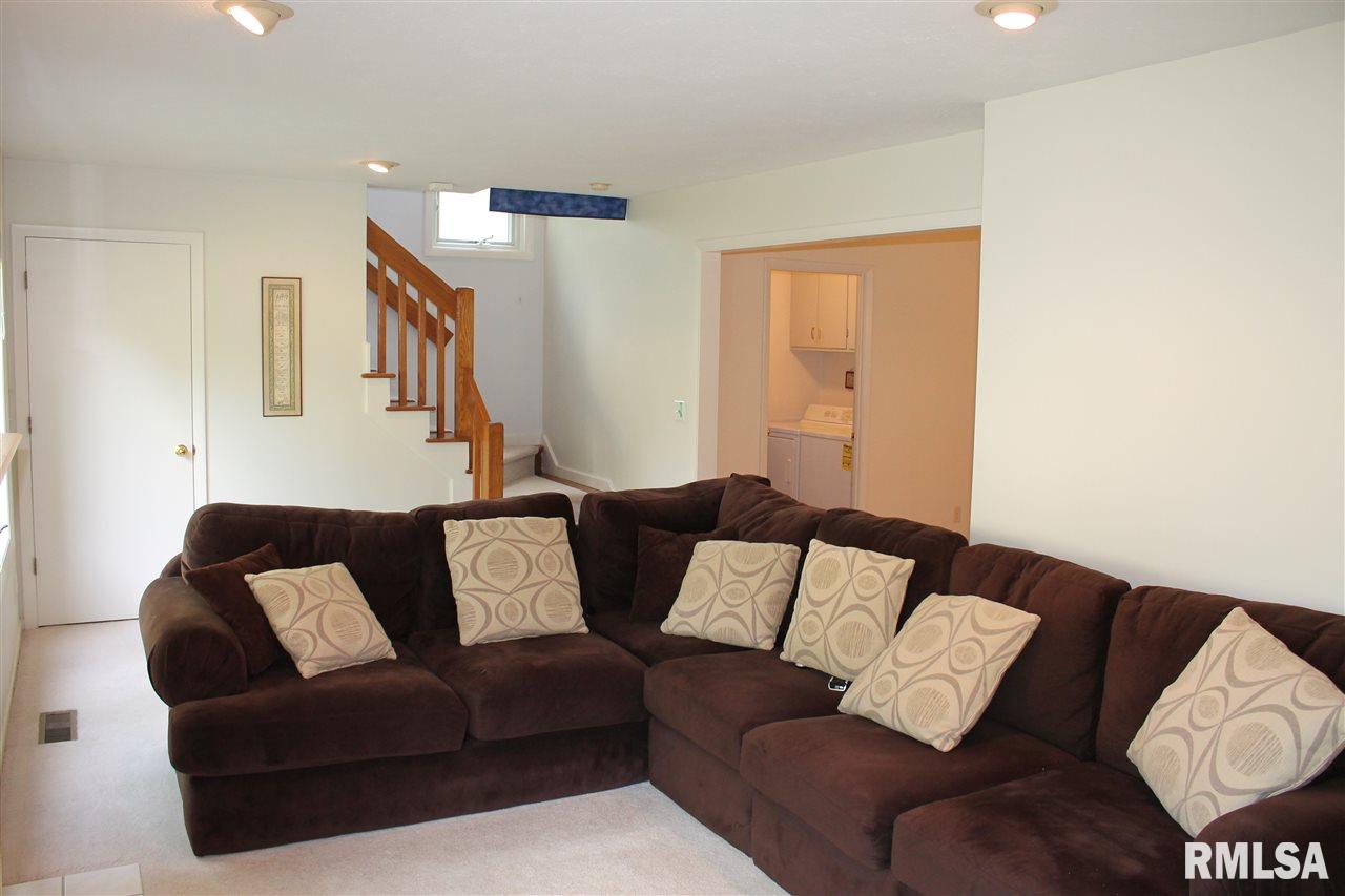 9312 North Pine Tree Road Peoria, IL 61615 - Photo 5 of 31 Gallery Image 5