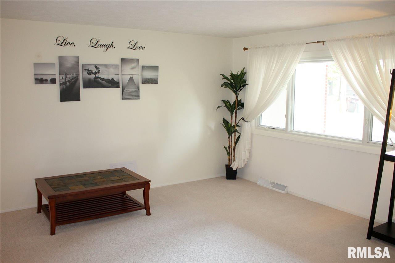 9312 North Pine Tree Road Peoria, IL 61615 - Photo 7 of 31 Gallery Image 7