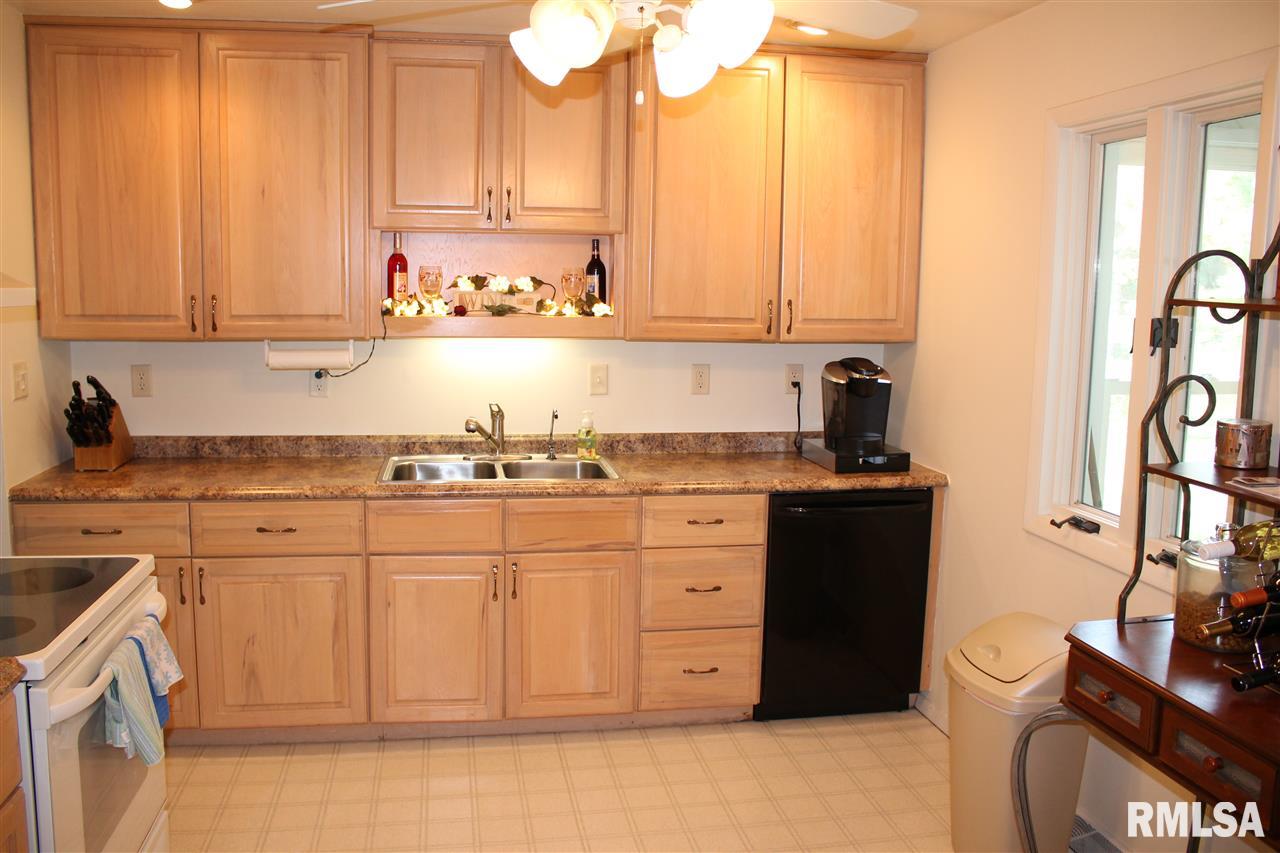 9312 North Pine Tree Road Peoria, IL 61615 - Photo 9 of 31 Gallery Image 9