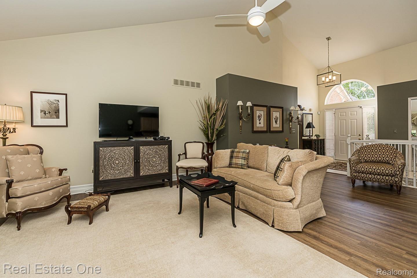 1054 Churchill Circle, Unit 26 Rochester, MI 48307 - Photo 13 of 29 Another view of the Great Room
