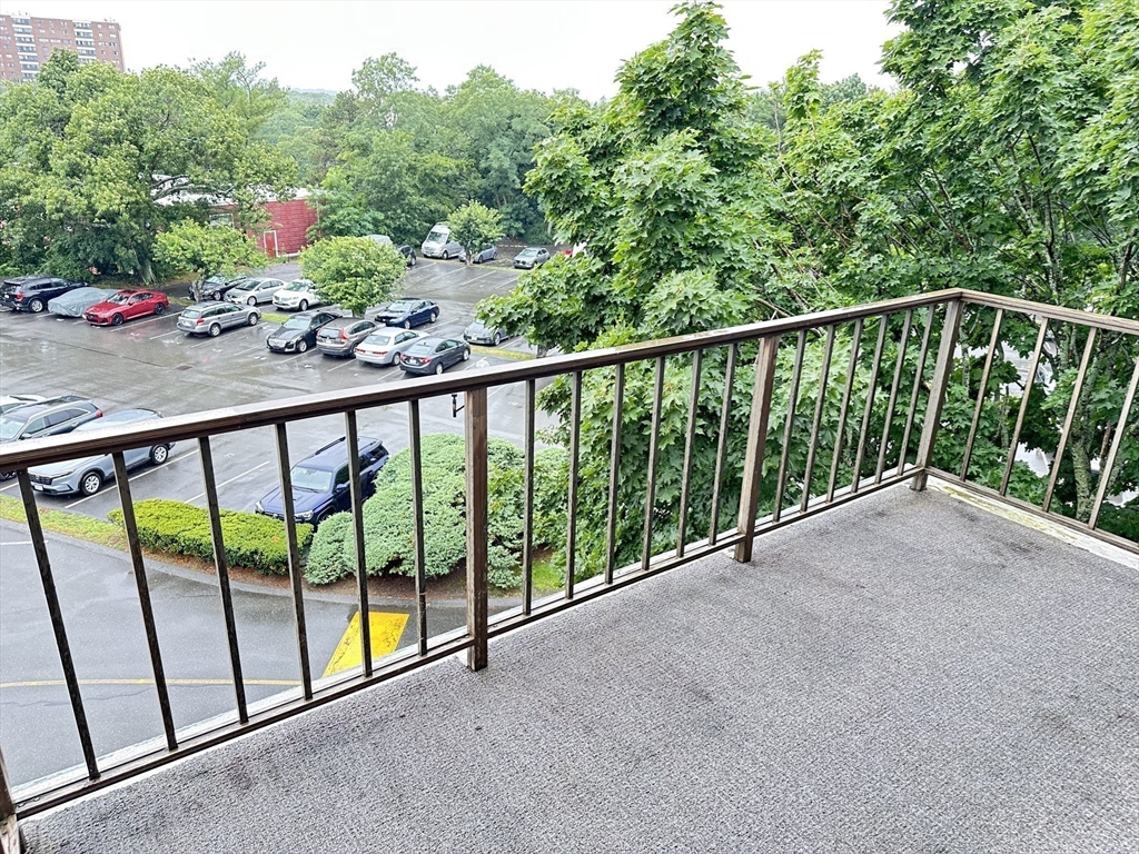 1006 Paradise Road, Unit PHN Swampscott, MA 01907 - Photo 16 of 35