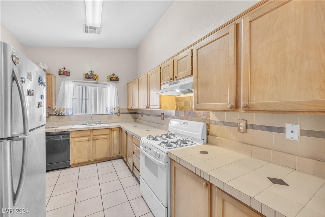 6558 Rutgers Drive Las Vegas, NV 89156 - Photo 8 of 32