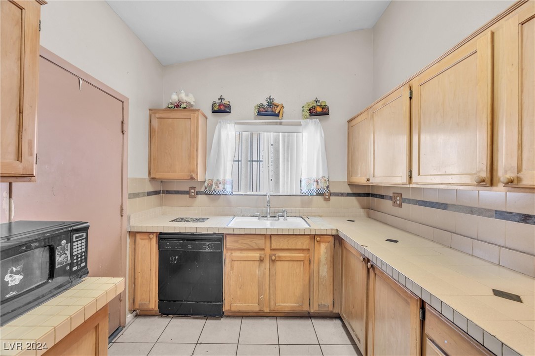 6558 Rutgers Drive Las Vegas, NV 89156 - Photo 9 of 32