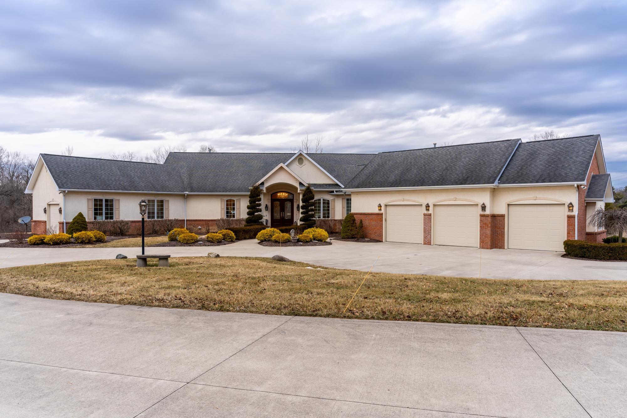 3736 West Hamilton Road South Fort Wayne, IN 46814 - Photo 2 of 30