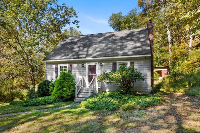 $437,000 | 5 Woodbine Lane, Newtown, CT 06482