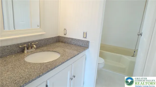 $76,900 | 15 Canterbury Court, Easton, PA 18040