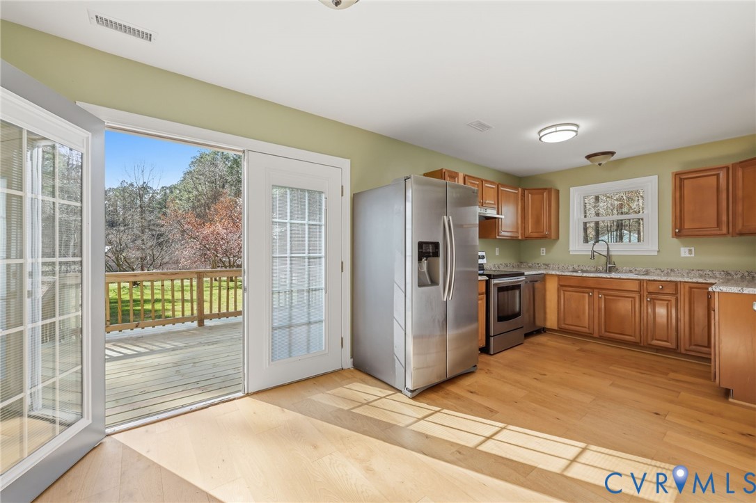 6240 Massey Road Spotsylvania, VA 22551 - Photo 7 of 42 Large 9x20 eat-in-kitchen with SS appliances.