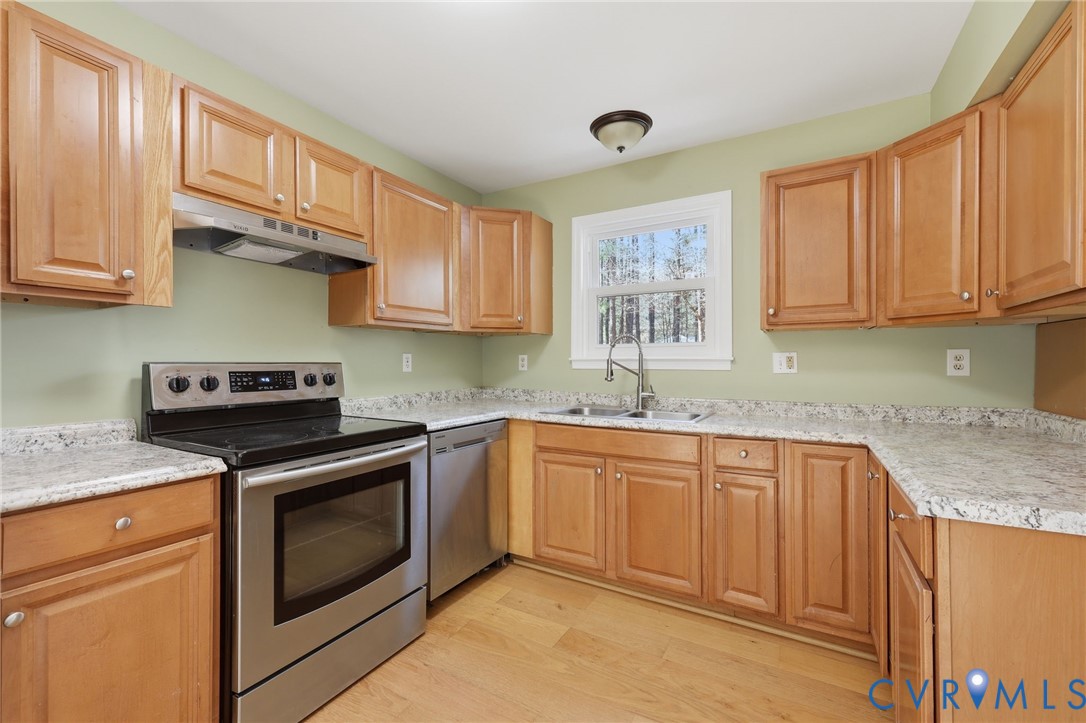 6240 Massey Road Spotsylvania, VA 22551 - Photo 8 of 42 Tons of cabinets and counter space.