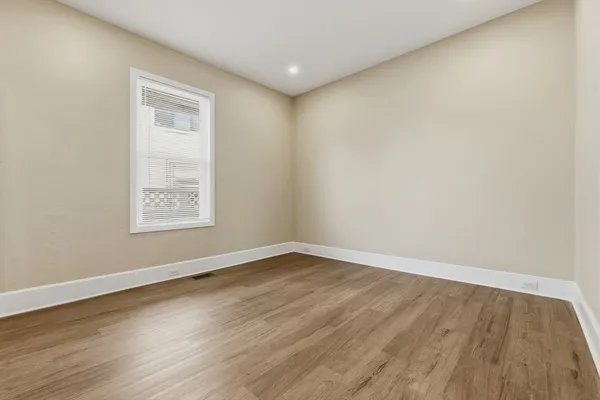 $2,800 | 142 Elliott Street, Unit 1, Beverly, MA 01915