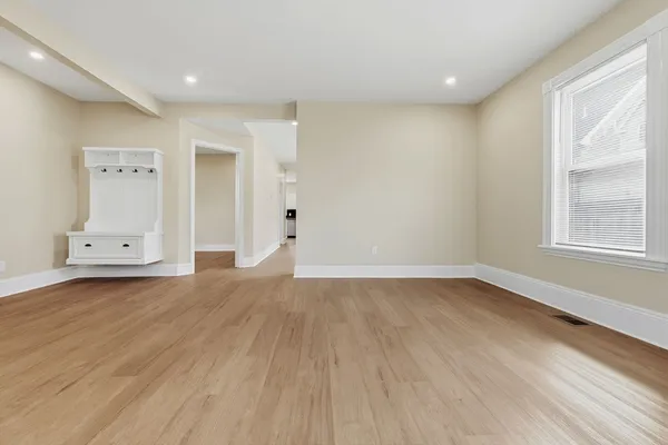$2,800 | 142 Elliott Street, Unit 1, Beverly, MA 01915
