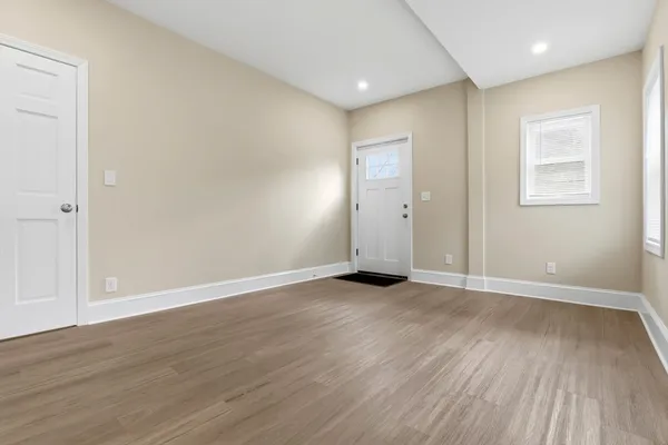 $2,800 | 142 Elliott Street, Unit 1, Beverly, MA 01915