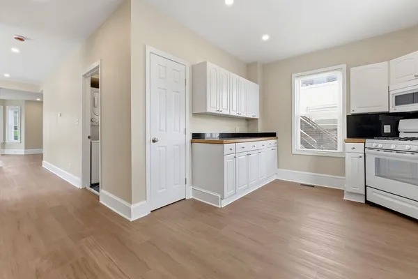 $2,800 | 142 Elliott Street, Unit 1, Beverly, MA 01915