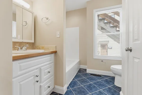 $2,800 | 142 Elliott Street, Unit 1, Beverly, MA 01915