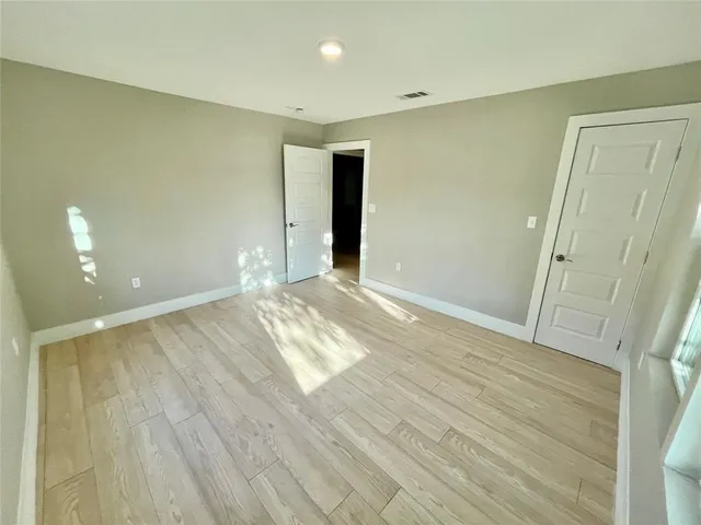 a view of empty room with window