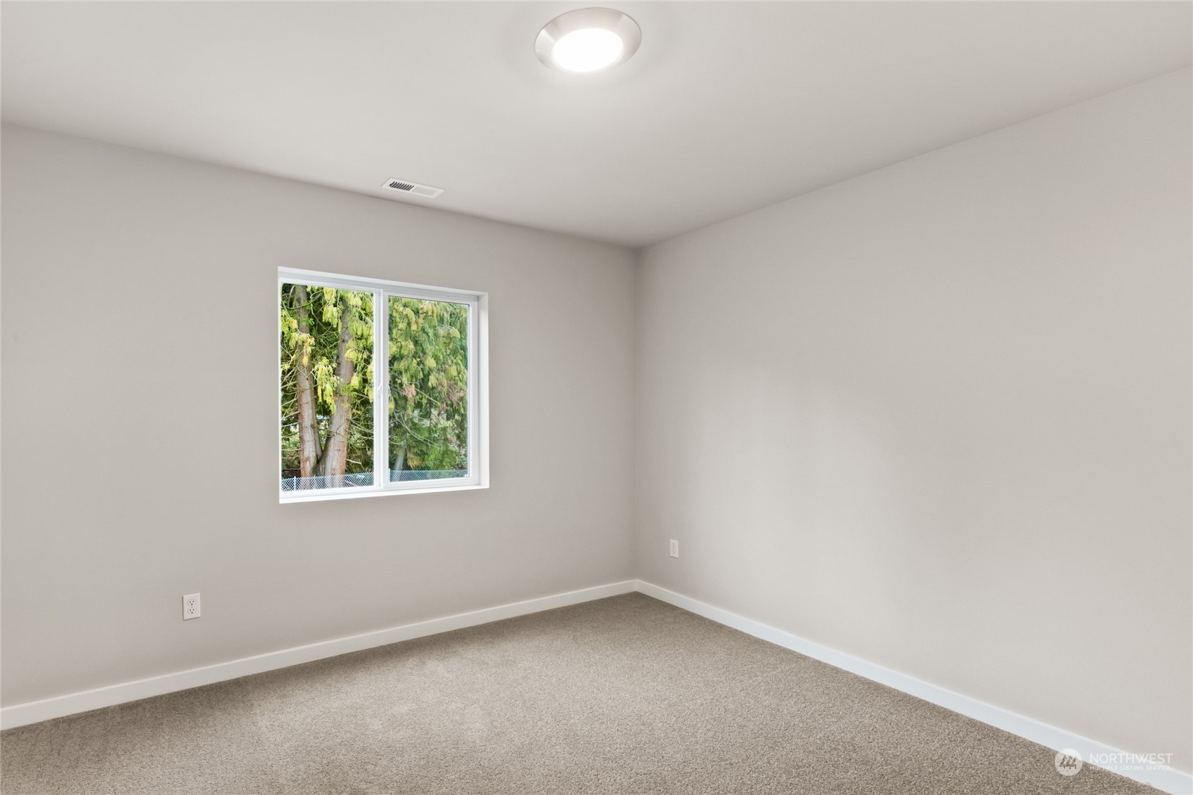 327 207th Street Southeast Bothell, WA 98012 - Photo 27 of 31 an empty room with a window