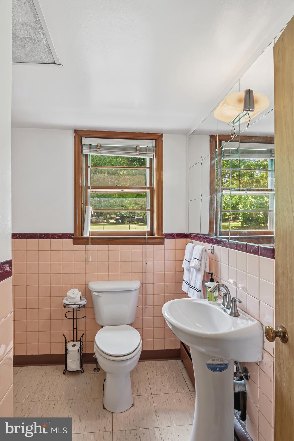 211 Hillendale Avenue Baltimore, MD 21227 - Photo 18 of 38 Half Bathroom