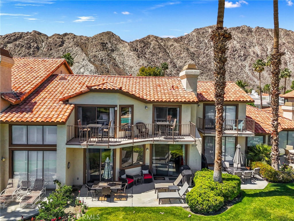 55108 Firestone La Quinta, CA 92253 - Photo 42 of 47 a view of a building with sitting area