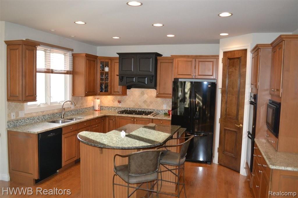 4722 Goodison Pl Drive Rochester, MI 48306 - Photo 7 of 23 Kitchen