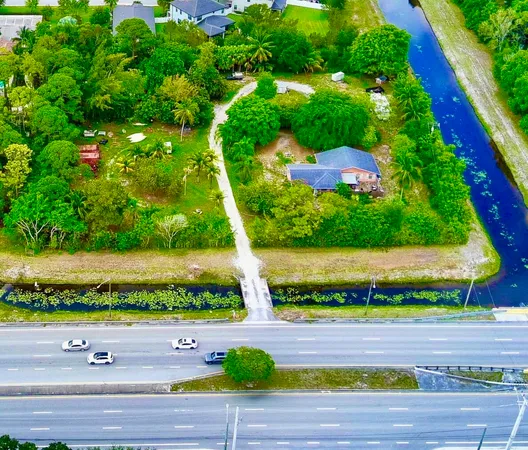 a view of an outdoor space