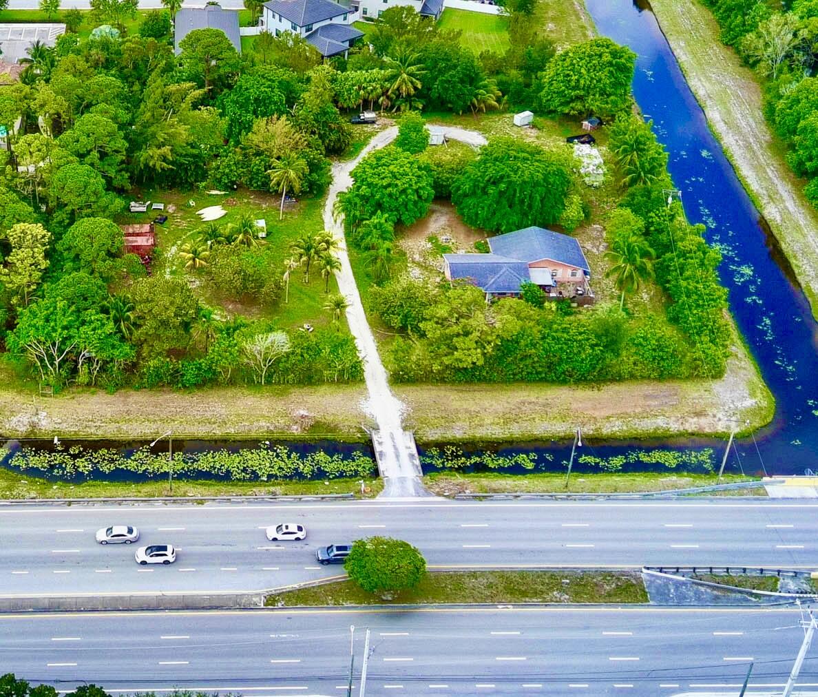 a view of an outdoor space