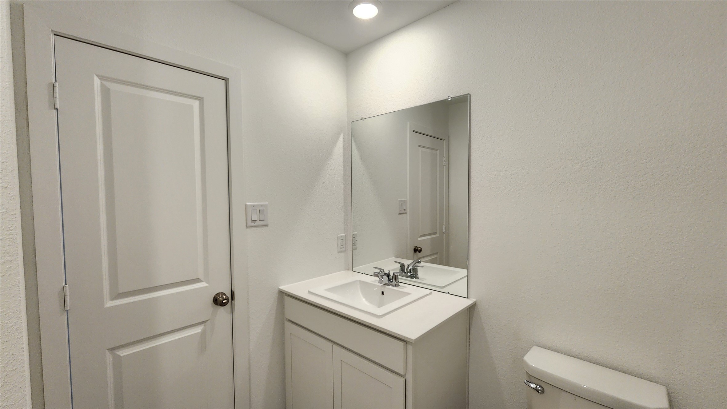 16218 Rustic Prairie Drive Hockley, TX 77447 - Photo 25 of 34 Hallway bathroom