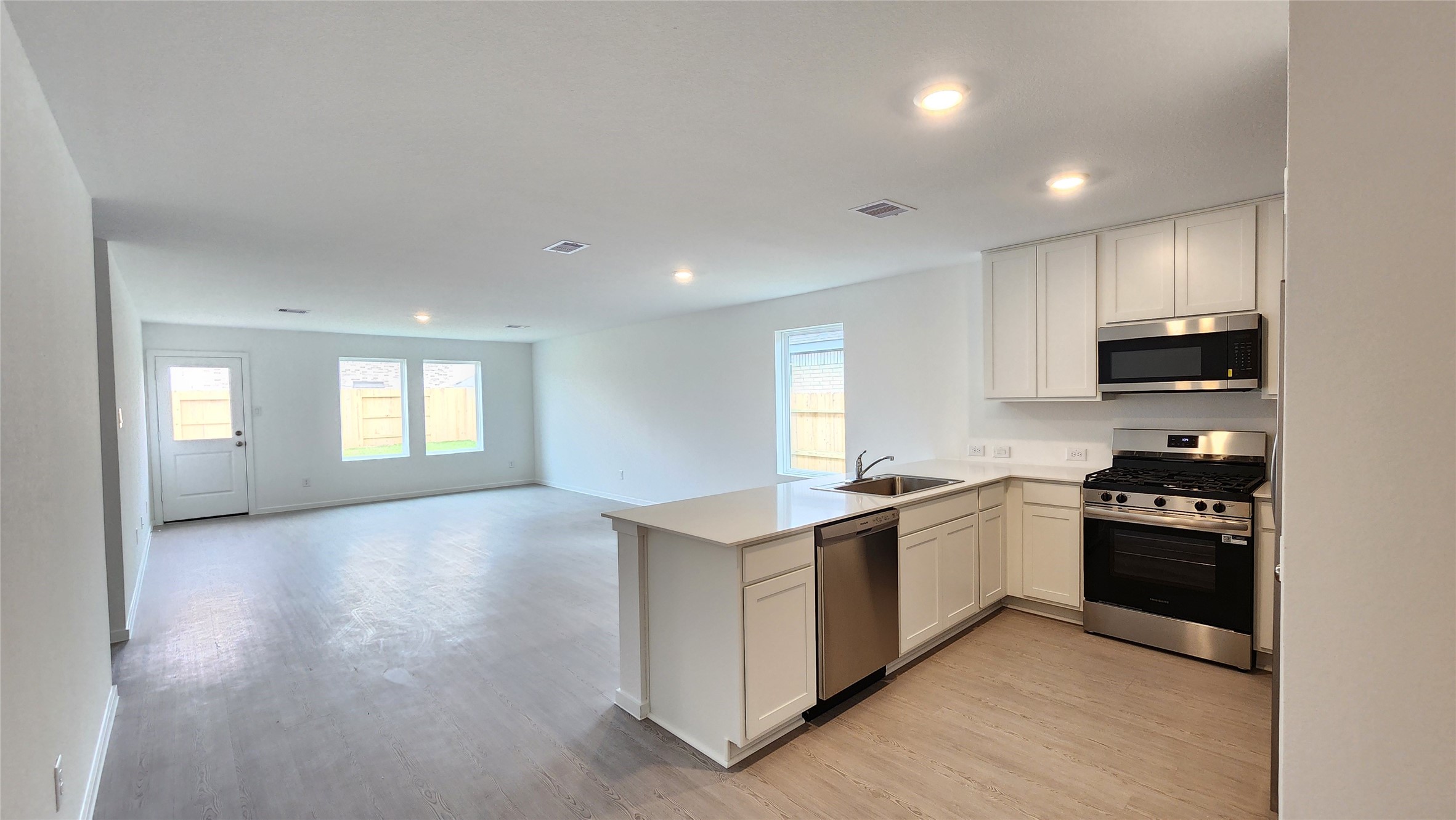 16218 Rustic Prairie Drive Hockley, TX 77447 - Photo 5 of 34 Kitchen