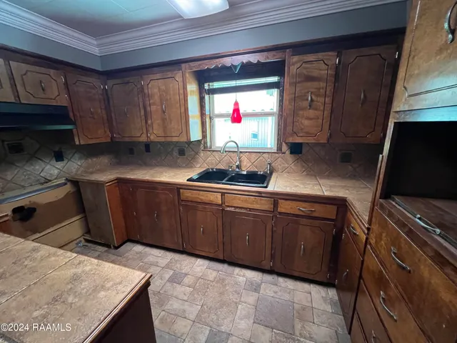 $1,900 | 616 East Broussard Road, Lafayette, LA 70503