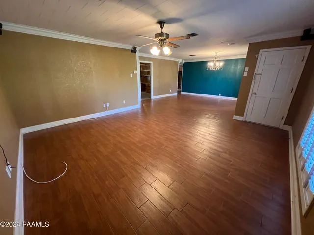 $1,900 | 616 East Broussard Road, Lafayette, LA 70503