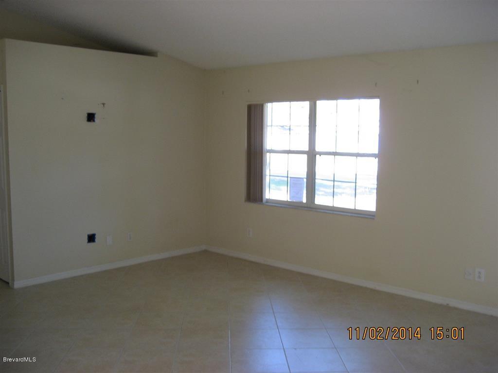 7264 Achilles Road Cocoa, FL 32927 - Photo 5 of 21 living room