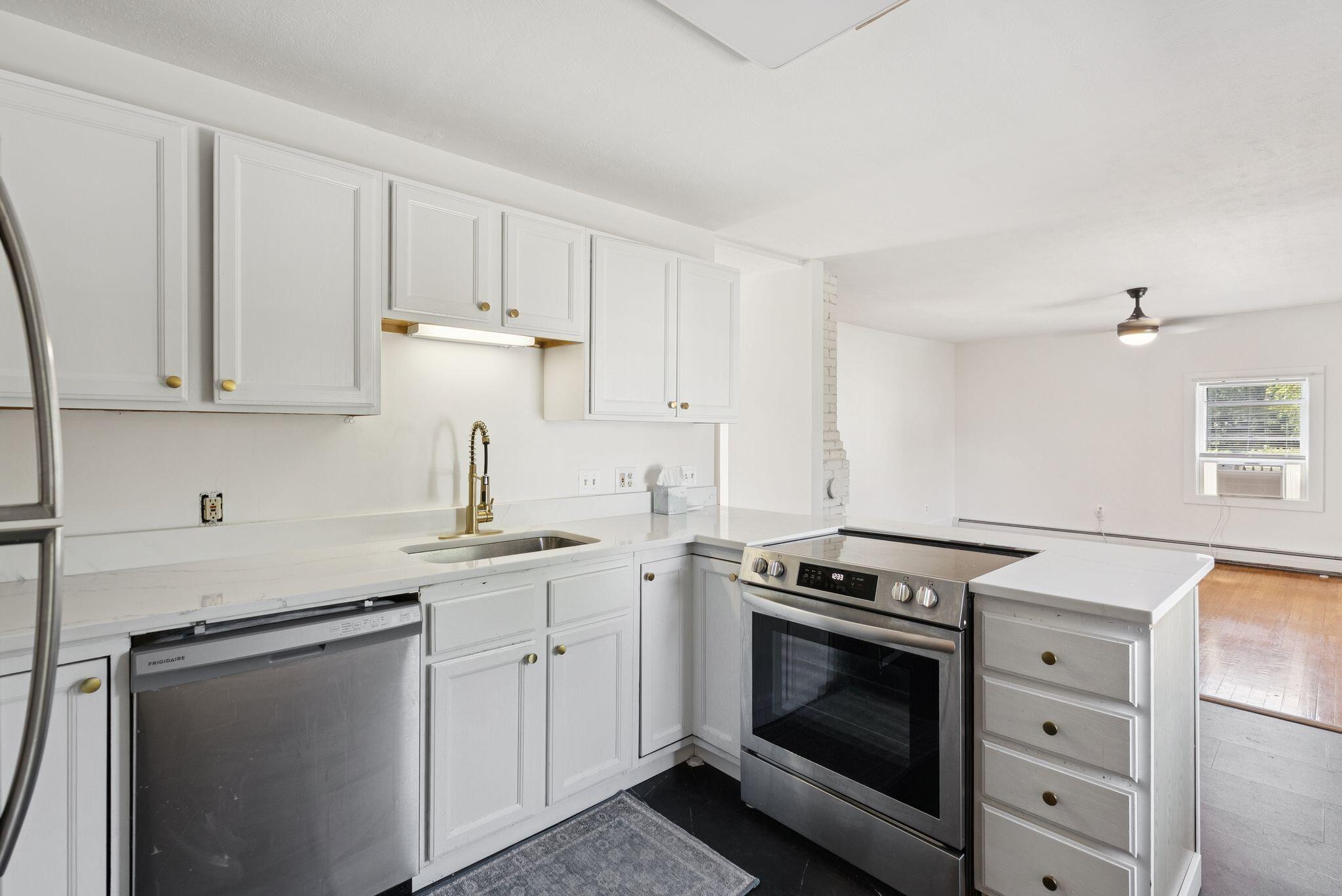 20-22 York Street Kennebunk, ME 04043 - Photo 19 of 39 16_DSC03171