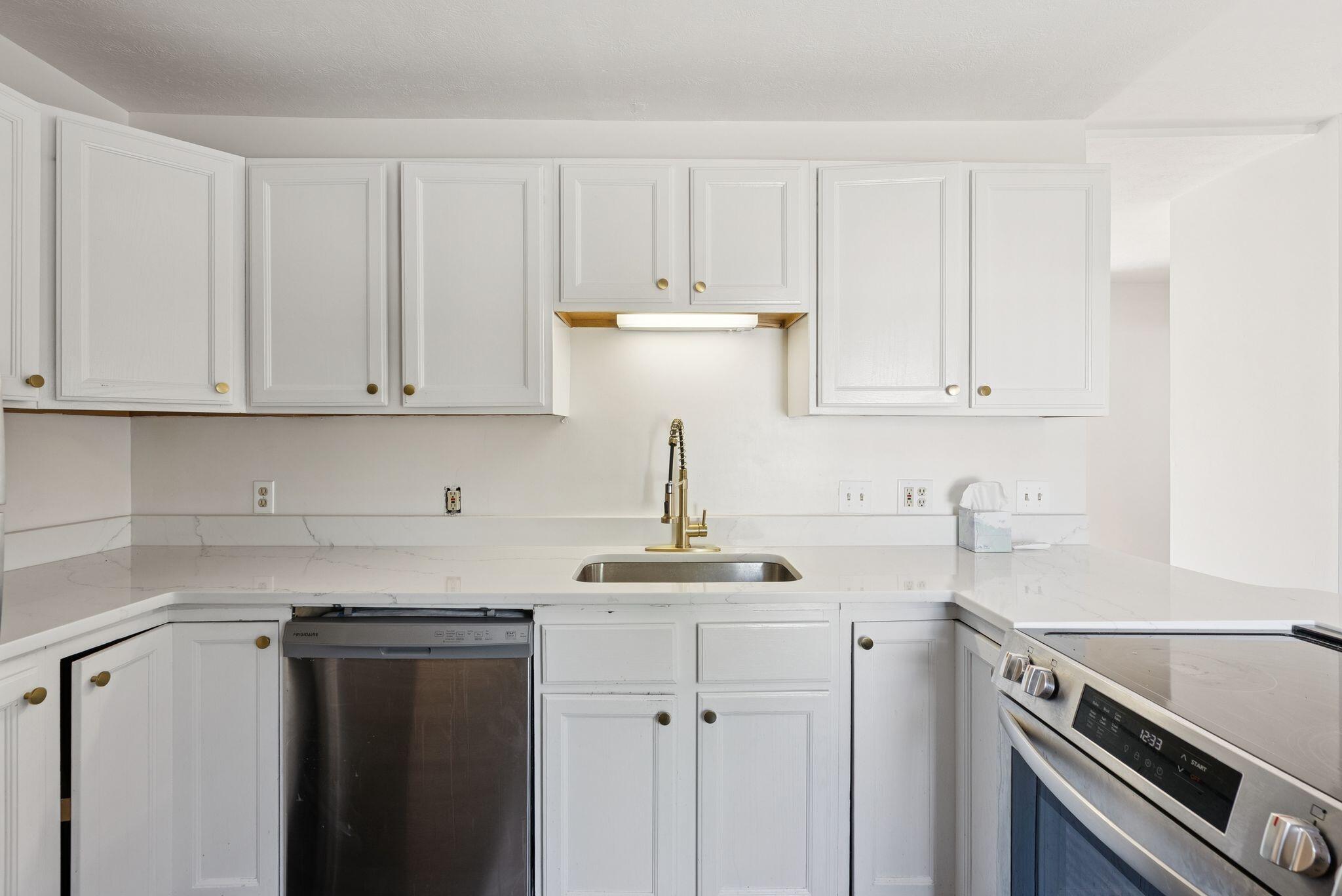 20-22 York Street Kennebunk, ME 04043 - Photo 20 of 39 17_DSC03176